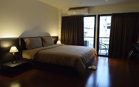 Hideaway Guest House And Bar